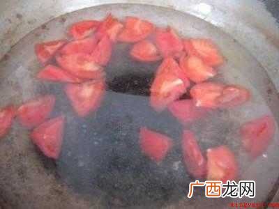 煮面先放鸡蛋还是先放面的具体操作步骤 煮面先放鸡蛋还是先放面
