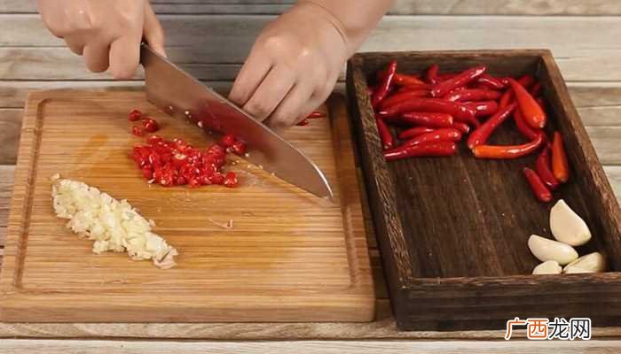 白灼墨鱼怎么做好吃 白灼墨鱼的做法