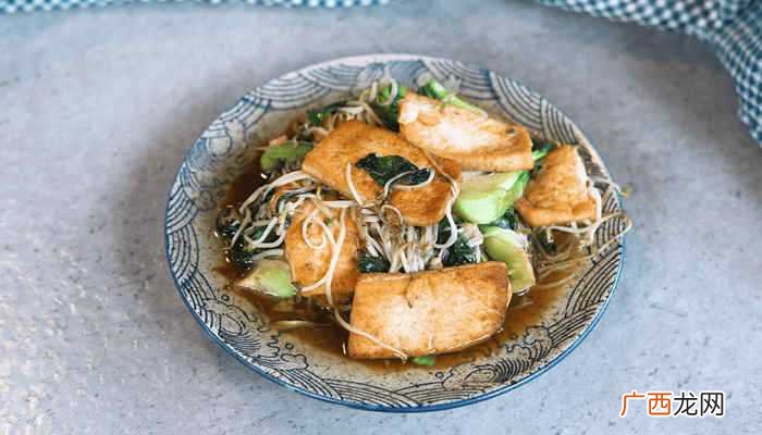 豆芽可以和海带、豆腐、胡萝卜、腐皮、木耳、香菇、粉条、韭菜等 豆芽和什么一起炒好吃