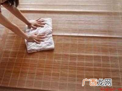 凉席粘身子怎么办的具体操作步骤 凉席粘身子怎么办