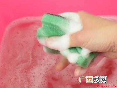 凉席粘身子怎么办的具体操作步骤 凉席粘身子怎么办