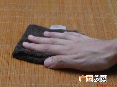 凉席粘身子怎么办的具体操作步骤 凉席粘身子怎么办