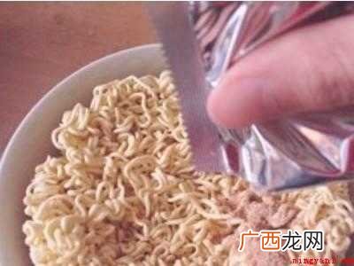 怎么泡方便面更好吃的具体操作步骤 怎么泡方便面更好吃
