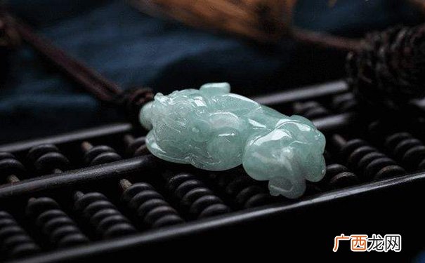 翡翠貔貅吊坠的选购与保养 翡翠貔貅吊坠的佩戴要注意什么