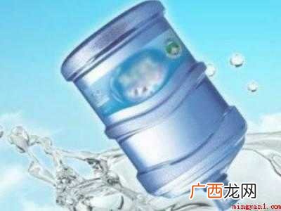 纯净水桶里面的绿色东西怎么清理