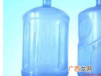 纯净水桶里面的绿色东西怎么清理