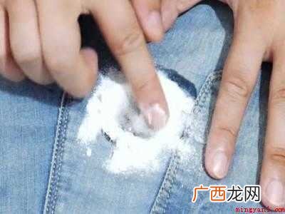 裤子发霉怎么洗掉霉斑的具体操作步骤 裤子发霉怎么洗掉霉斑