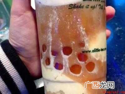 冰淇淋红茶怎幺喝的具体操作步骤 冰淇淋红茶怎么喝