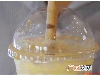 冰淇淋红茶怎幺喝的具体操作步骤 冰淇淋红茶怎么喝