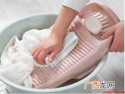 白衣服被染铁锈怎么去除