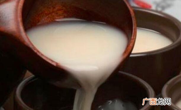 米酒和白酒的营养价值区别 米酒和白酒的区别