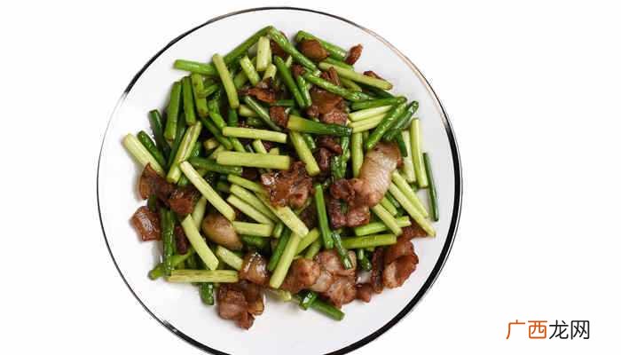 蒜苔可以和肉、腊肠、腊肉、鸡蛋、鱿鱼须、杏鲍菇、牛肉、培根、 蒜苔和什么一起炒好吃