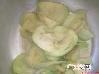 茄子馅饺子怎么做才能好吃