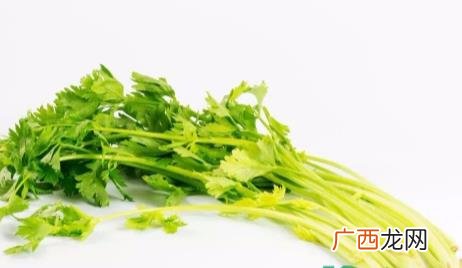 水芹菜为什么要焯水 水芹菜焯水多长时间