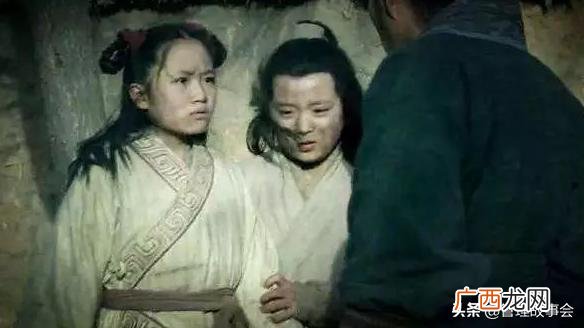 为什么把儿女推下车 刘邦为了逃命三次把自己的儿女踢下车
