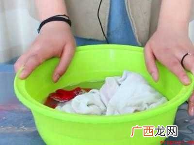 衣服有水臭味怎么去除的具体操作步骤 衣服有水臭味怎么去除