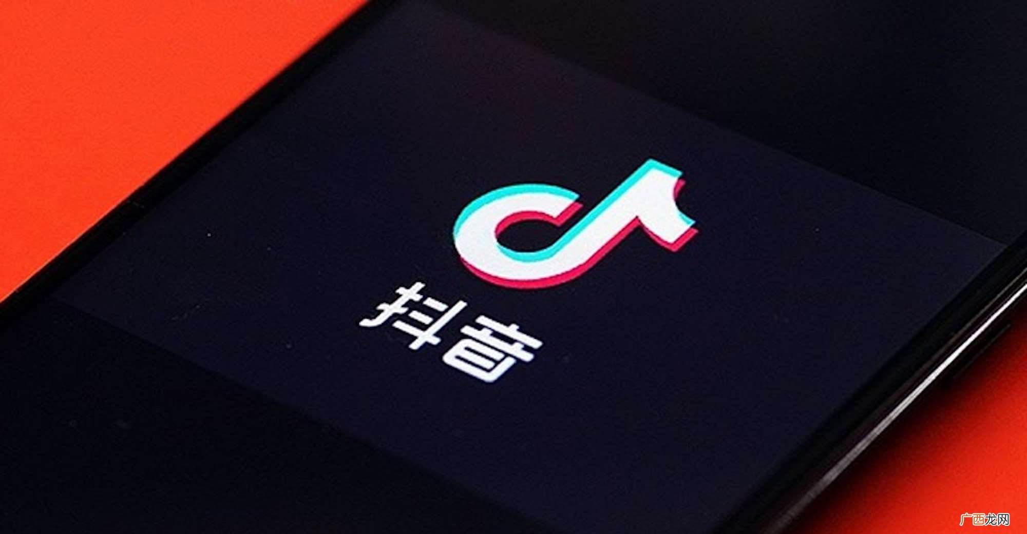 抖音下载原视频需要在【分享】中点击【保存至相册】 抖音的视频怎样下载到本地