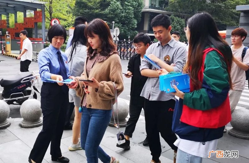 17岁的人可以做什么工作 适合17岁的打工列表