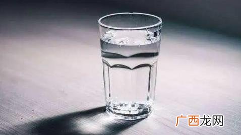 最好的碱性水是什么水 碱性水是苏打水吗