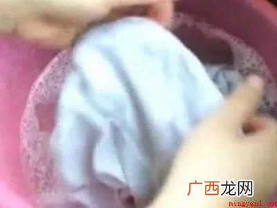 浴巾上面的黑色斑点怎么去除