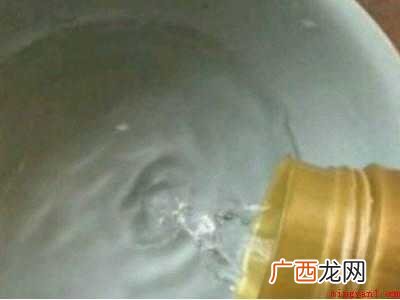 浴巾上面的黑色斑点怎么去除