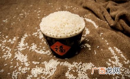大米颜色微黄和白色哪种好 大米颜色微黄正常吗