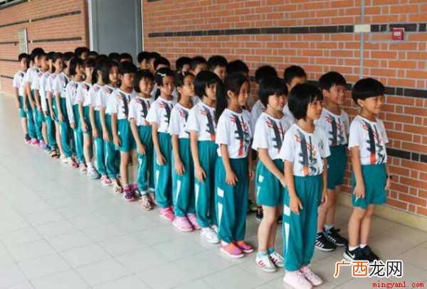 按年龄的大小排成队列序齿排班的意思 序齿排班是什么意思