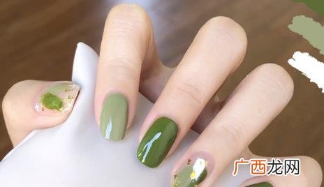 做完美甲指甲盖下隐隐作痛怎么办 做完美甲指甲不舒服怎么回事