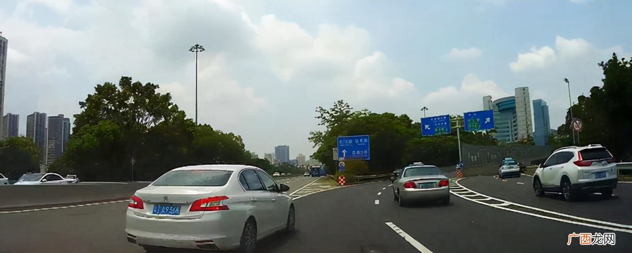 道路行驶压实线变道怎么处罚 实线变道扣多少分