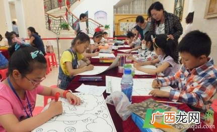 手上画了彩笔印用什么可以洗干净 手上画彩笔怎么洗干净