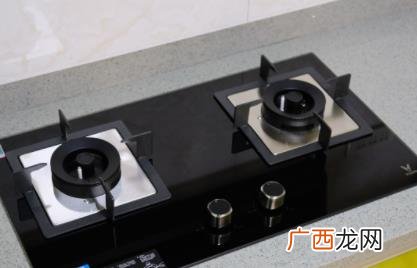 燃气灶松手就灭的原因和维修方法 燃气灶打着一松手就灭是怎么回事