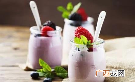 奶昔是酸奶还是纯奶做的 奶昔是酸奶还是纯奶