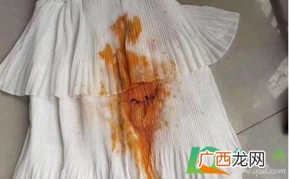 衣服上的咖喱汁怎么去掉 衣服上咖喱汁怎么去掉
