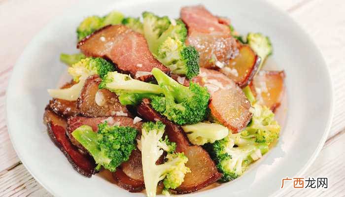 西兰花炒熏肉好吃的做法 熏肉怎么做好吃