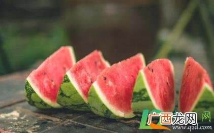 西瓜皮敷在脸上的好处 西瓜皮涂脸上好吗