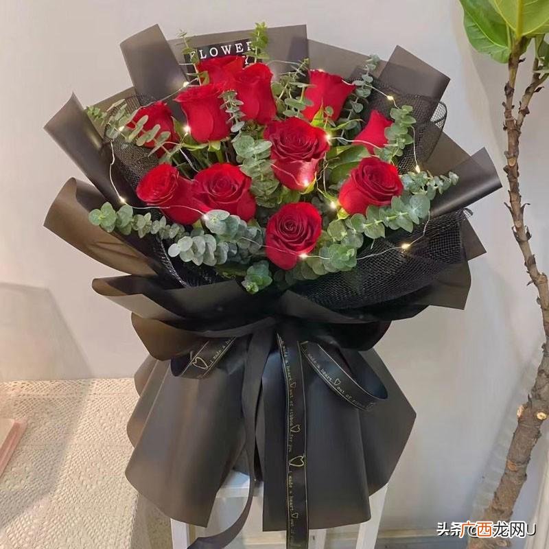 玫瑰花送11朵的含义 情人节送11朵玫瑰花代表什么意思