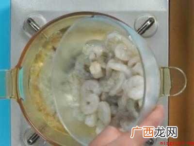 剥了壳的虾怎么炒好吃的具体操作步骤 剥了壳的虾怎么炒好吃