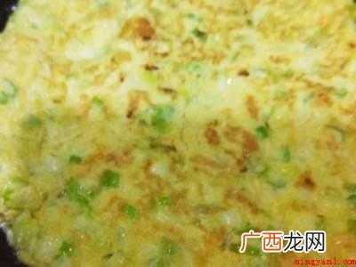 鸡蛋饼怎么煎又嫩又好吃的具体操作步骤 鸡蛋饼怎么煎又嫩又好吃