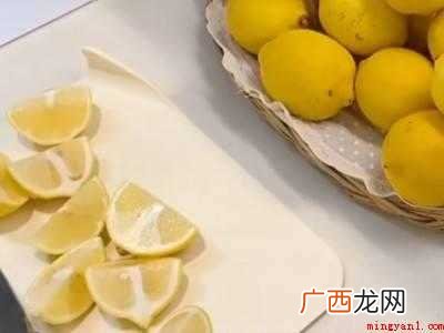 用榨汁机怎么榨柠檬的具体操作步骤 用榨汁机怎么榨柠檬