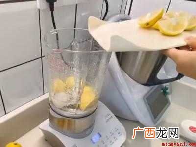 用榨汁机怎么榨柠檬的具体操作步骤 用榨汁机怎么榨柠檬