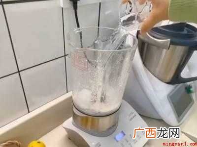 用榨汁机怎么榨柠檬的具体操作步骤 用榨汁机怎么榨柠檬