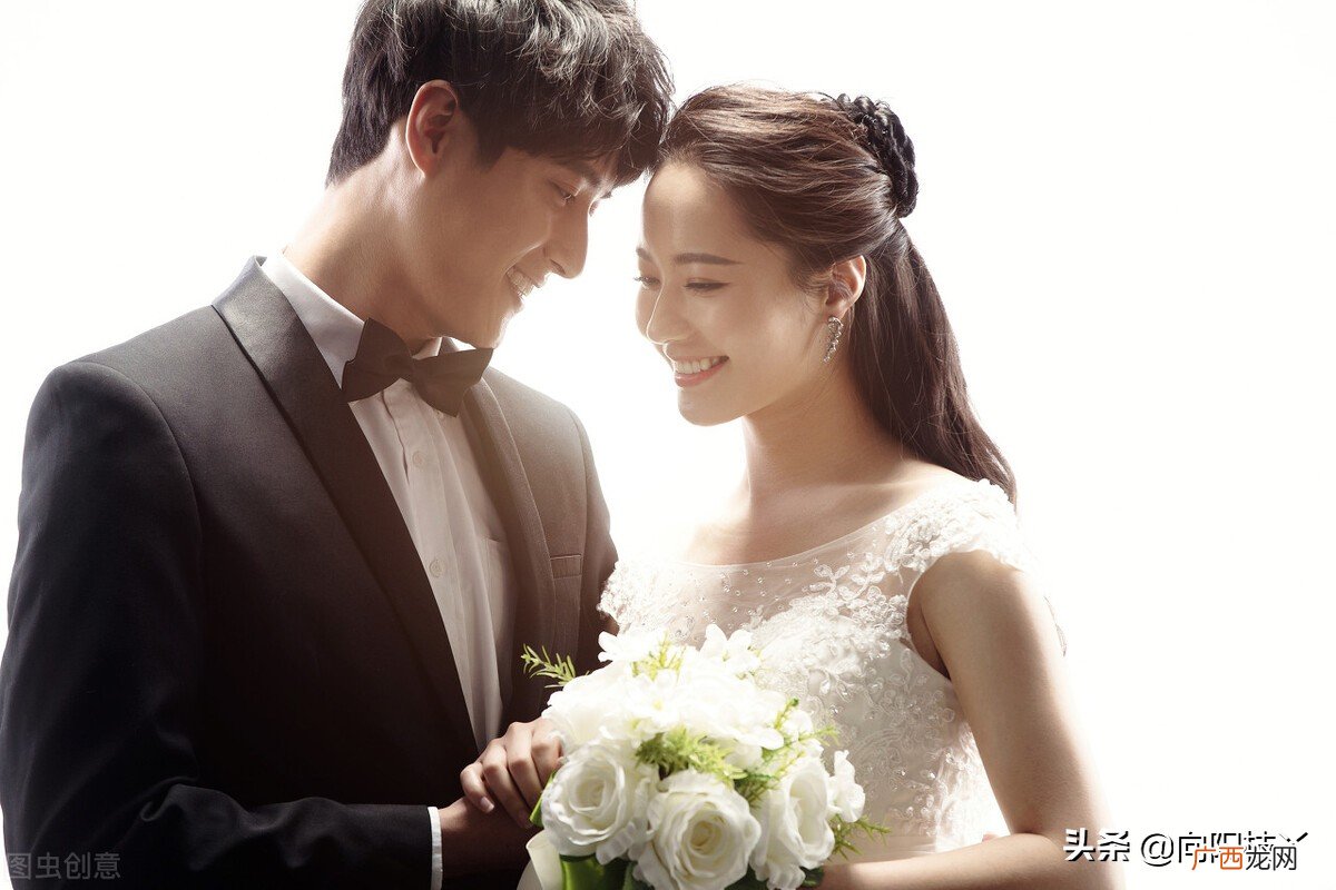 一个男人为什么喜欢盯着美女看 男生盯着女生看的原因