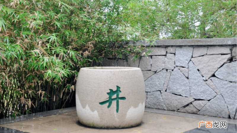 人工挖井挖到什么土会出水 挖井挖到什么土会出水