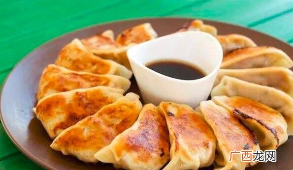煎饺和蒸饺的吃法区别 煎饺和蒸饺的区别