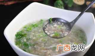 几滴橄榄油洒一些胡椒粉 牛肉羹汤的做法