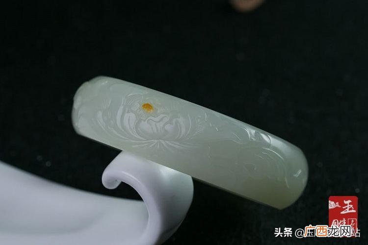 和田玉镯哪个值钱，价格多少 和田玉手镯什么颜色贵