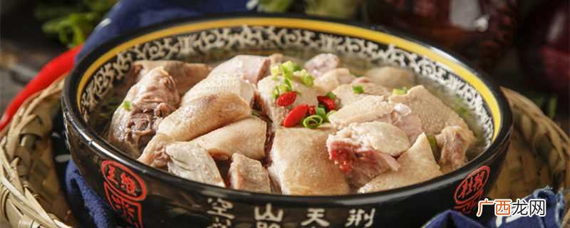 鸭子和魔芋、香菇、蒜苗、土豆、白萝卜、紫苏等食材一起炒比较好 鸭子和什么一起炒好吃