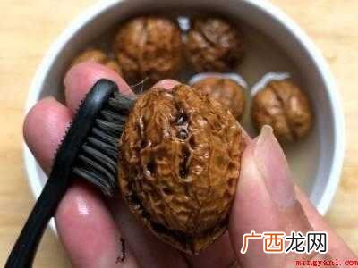 小桃核怎么清理透彻的具体操作步骤 小桃核怎么清理透彻