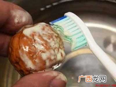 小桃核怎么清理透彻的具体操作步骤 小桃核怎么清理透彻