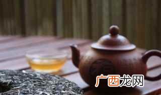 紫砂壶的鉴别还可以采用闻气味的方式 怎么鉴别紫砂，怎么鉴别紫砂壶的好坏真假